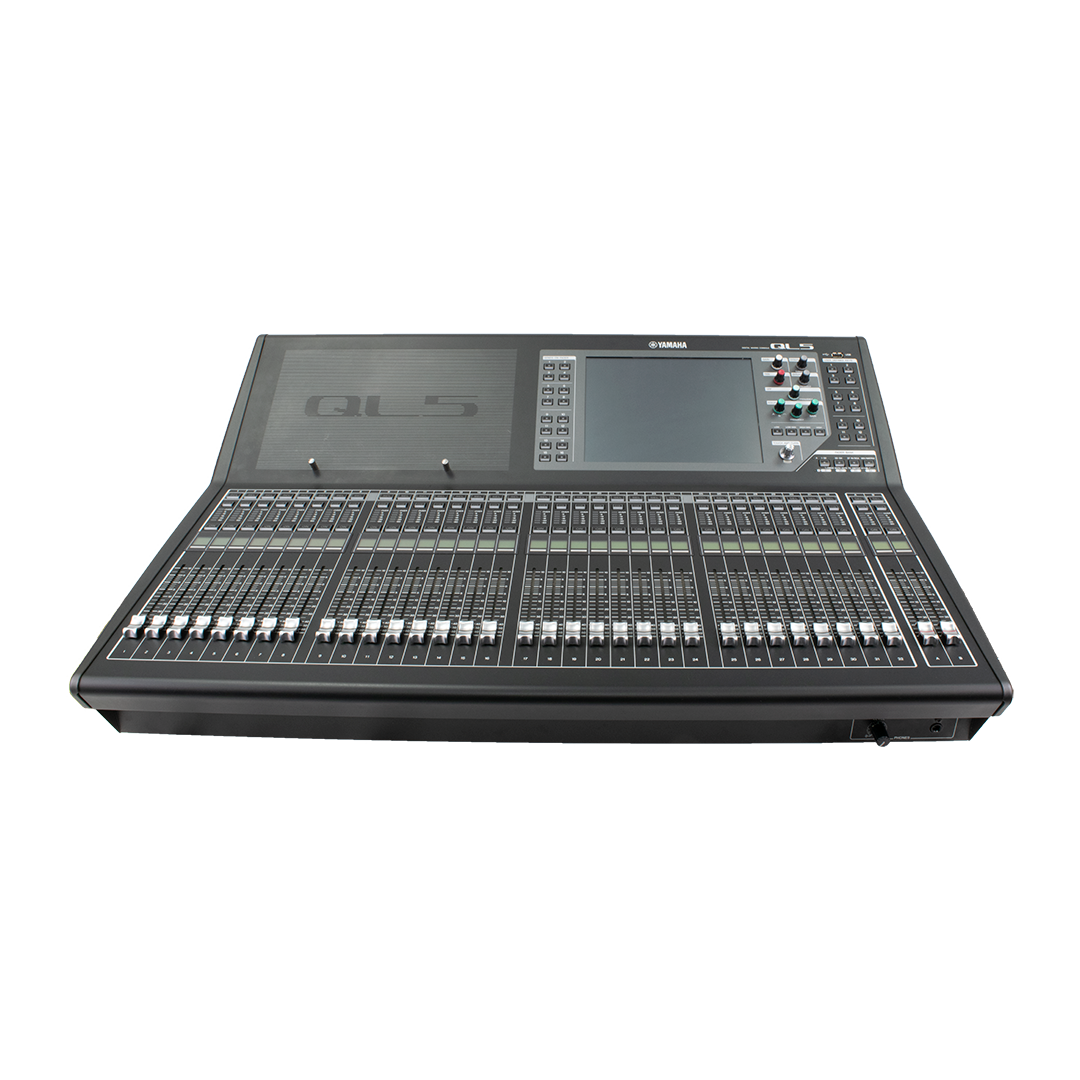 Yamaha QL5 (64 Mono, 8 Stereo Inputs, 16 Auxwege)