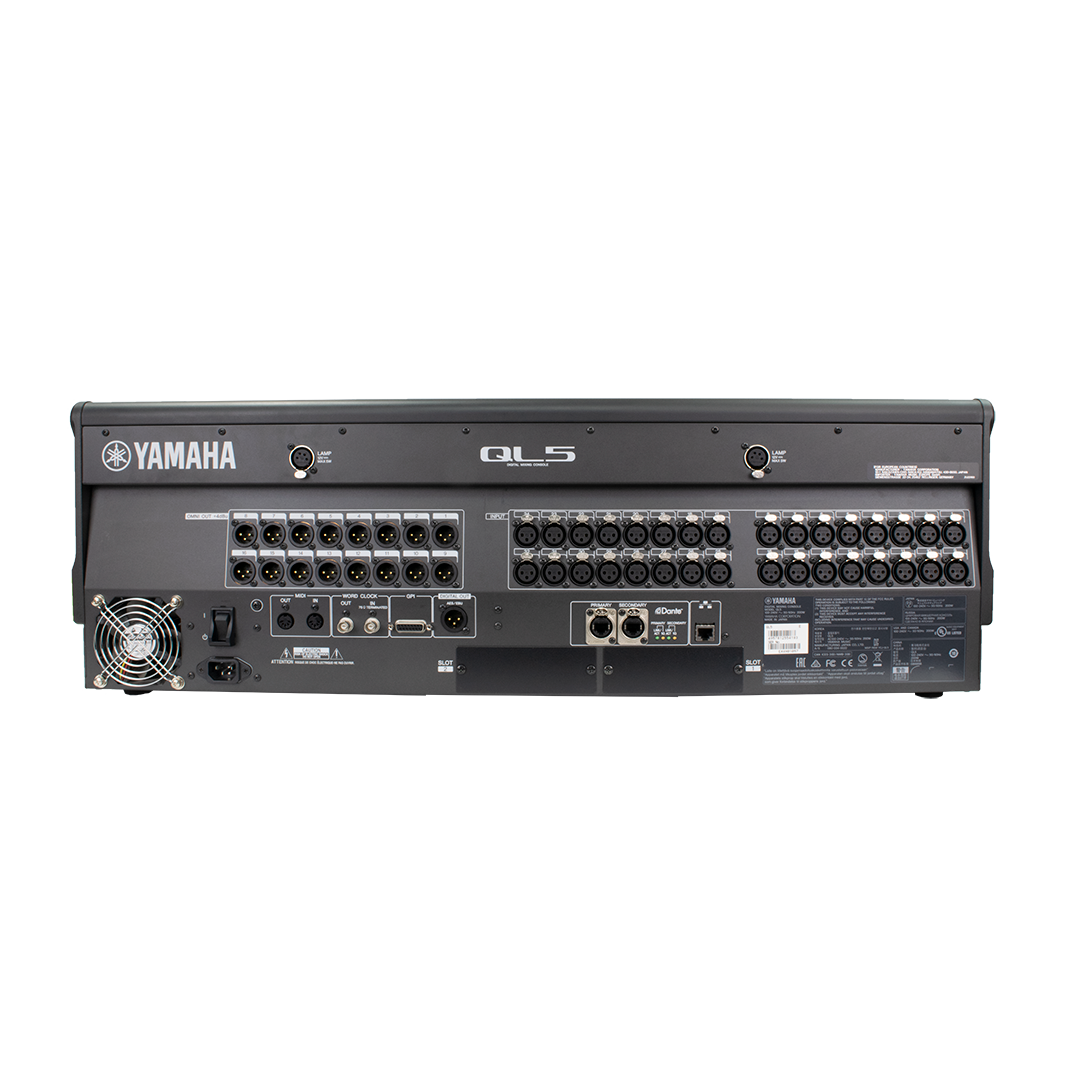 Yamaha QL5 (64 Mono, 8 Stereo Inputs, 16 Auxwege)